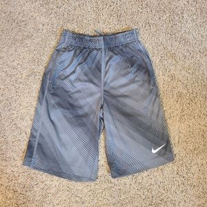 Boys' Nike dri-fit shorts medium